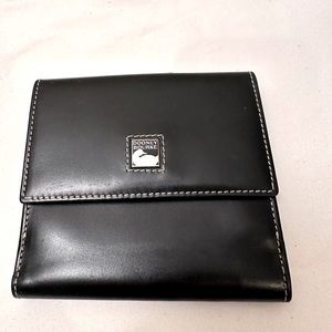 DOONEY & BOURKE vintage black leather bifold with 8 card slots and 2 bill folds